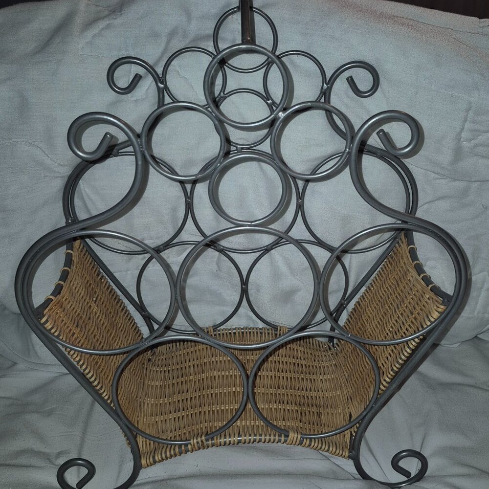 Metal & Wicker Wine Bottle Holder Carrier Holds up to 5 Bottles Freestanding NEW
